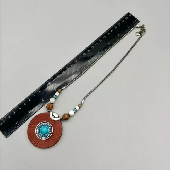 Necklace Southwest Turquoise Blue Beads Wood Pendant Silver Tone 18 Inch - Picture 8 of 8